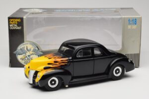 Ford Deluxe Hot Rod Черен Universal Hobbies 1:18 6002 Метал — снимка 8 от 8