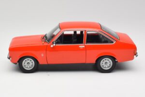 Ford Escort Mk2 Signal Orange Minichamps 1:18 150084100 Метал — снимка 4 от 8