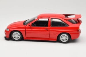 Ford Escort Mk5 RS Cosworth Червен UT Models 1:18 180082102 Метал — снимка 4 от 8