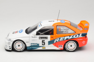 Ford Escort RS Cosworth Repsol #5 C. Sainz / L. Moya RAC Rally 1997 UT Models 1:18 39750 Метал — снимка 4 от 8