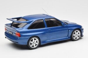 Ford Escort RS Cosworth Син IXO 1:18 18CMC180 Метал — снимка 2 от 6