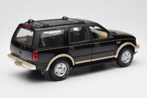 Ford Expedition Eddie Bauer Черен UT Models 1:18 22710 Метал — снимка 2 от 7
