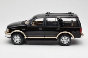 Ford Expedition Eddie Bauer Черен UT Models 1:18 22710 Метал — снимка 5 от 7