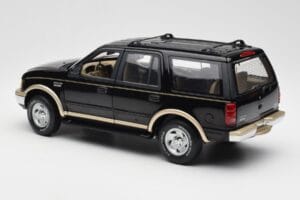 Ford Expedition Eddie Bauer Черен UT Models 1:18 22710 Метал — снимка 6 от 7