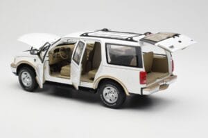 Ford Expedition Eddie Bauer Бял UT Models 1:18 22712 Метал — снимка 5 от 8