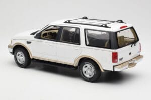 Ford Expedition Eddie Bauer Бял UT Models 1:18 22712 Метал — снимка 7 от 8