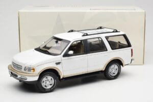 Ford Expedition Eddie Bauer Бял UT Models 1:18 22712 Метал — снимка 8 от 8