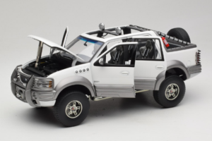 Ford Expedition Himalaya White AUTOart 1:18 72781 Метал — снимка 2 от 8