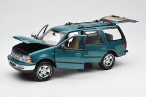 Ford Expedition XLT Зелен Металик UT Models 1:18 22717 Метал — снимка 2 от 8