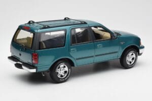 Ford Expedition XLT Зелен Металик UT Models 1:18 22717 Метал — снимка 3 от 8