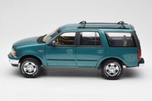 Ford Expedition XLT Зелен Металик UT Models 1:18 22717 Метал — снимка 4 от 8