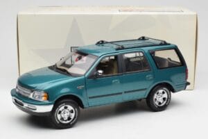 Ford Expedition XLT Зелен Металик UT Models 1:18 22717 Метал — снимка 8 от 8