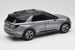 Ford Explorer Сив OEM 1:18 FORD2020 Метал — снимка 3 от 8
