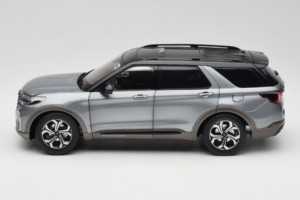 Ford Explorer Сив OEM 1:18 FORD2020 Метал — снимка 4 от 8