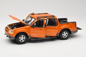 Ford Explorer Sport Trac Оранжев Maisto 1:18 536891G Метал — снимка 2 от 8