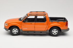 Ford Explorer Sport Trac Оранжев Maisto 1:18 536891G Метал — снимка 4 от 8