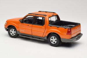 Ford Explorer Sport Trac Оранжев Maisto 1:18 536891G Метал — снимка 7 от 8