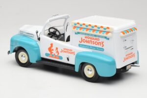 Ford F-1 Howard Johnson's Ice Cream Road Signature 1:18 92229 Метал — снимка 5 от 6