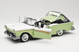 Ford Fairlane Skyliner Зелен & Бял Sun Star 1:18 FORD003 Метал — снимка 2 от 9