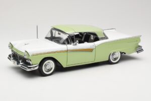 Ford Fairlane Skyliner Зелен & Бял Sun Star 1:18 FORD003 Метал — снимка 3 от 9