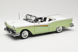 Ford Fairlane Skyliner Зелен & Бял Sun Star 1:18 FORD003 Метал