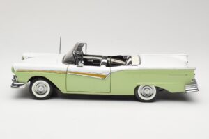 Ford Fairlane Skyliner Зелен & Бял Sun Star 1:18 FORD003 Метал — снимка 5 от 9