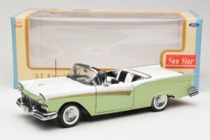 Ford Fairlane Skyliner Зелен & Бял Sun Star 1:18 FORD003 Метал — снимка 9 от 9