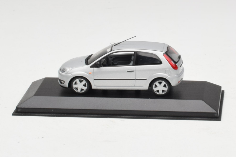 Ford Fiesta Mk5 2-Door Сребърен Minichamps 1:43 FIESTA003 Метал