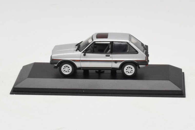 Ford Fiesta XR2 Сребрист Minichamps 1:43 400085160 Метал