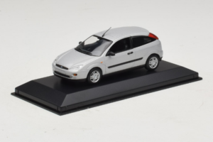 Ford Focus Mk1 3-Door Сребърен Minichamps 1:43 FOCUS005 Метал — снимка 2 от 5