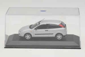 Ford Focus Mk1 3-Door Сребърен Minichamps 1:43 FOCUS005 Метал — снимка 4 от 5
