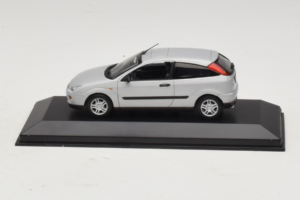 Ford Focus Mk1 3-Door Сребърен Minichamps 1:43 FOCUS005 Метал