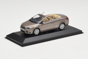 Ford Focus Mk2 CC Сив Minichamps 1:43 FORD005 Метал — снимка 2 от 4