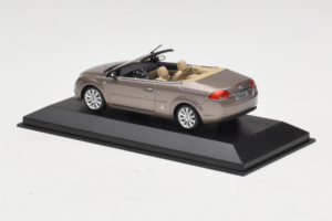 Ford Focus Mk2 CC Сив Minichamps 1:43 FORD005 Метал — снимка 3 от 4