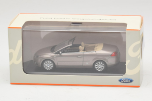 Ford Focus Mk2 CC Сив Minichamps 1:43 FORD005 Метал — снимка 4 от 4
