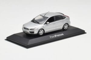 Ford Focus Mk2 Moondust Сребрист Minichamps 1:43 FOCUS002 Метал — снимка 2 от 4