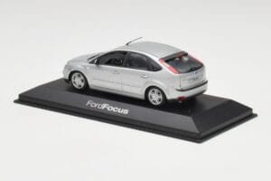 Ford Focus Mk2 Moondust Сребрист Minichamps 1:43 FOCUS002 Метал — снимка 3 от 4