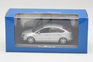 Ford Focus Mk2 Moondust Сребрист Minichamps 1:43 FOCUS002 Метал — снимка 4 от 4