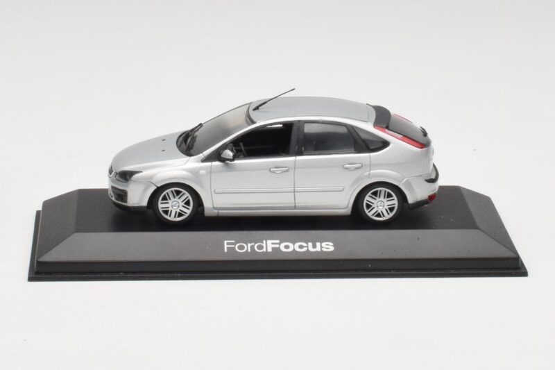Ford Focus Mk2 Moondust Сребрист Minichamps 1:43 FOCUS002 Метал