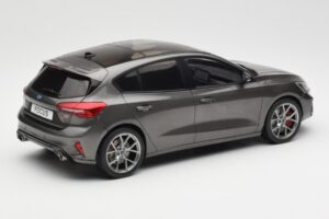 Ford Focus ST Mk4 Сив MCG 1:18 MCG18454 Метал — снимка 2 от 6