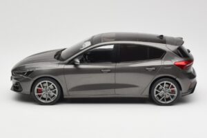 Ford Focus ST Mk4 Сив MCG 1:18 MCG18454 Метал — снимка 3 от 6