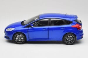 Ford Focus ST Mk2 Blue Metallic Minichamps 1:18 110082001 Метал — снимка 4 от 8