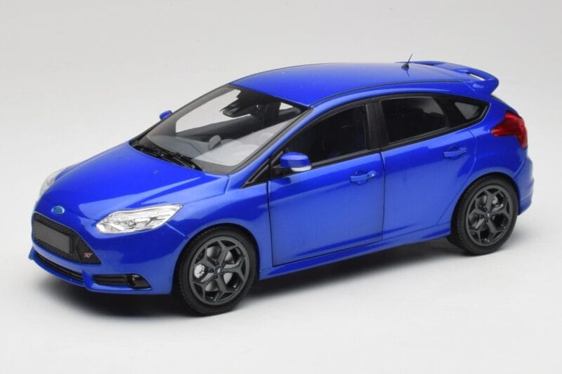 Ford Focus ST Mk2 Blue Metallic Minichamps 1:18 110082001 Метал