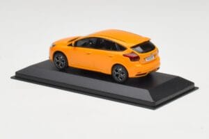 Ford Focus ST Mk3 Tangerine Scream Minichamps 1:43 FOCUS001 Метал — снимка 3 от 4