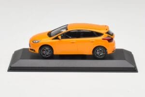 Ford Focus ST Mk3 Tangerine Scream Minichamps 1:43 FOCUS001 Метал
