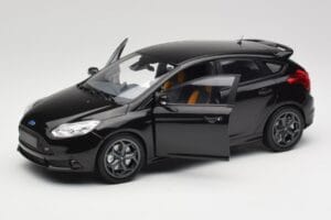 Ford Focus ST Mk2 Panther Black Metallic Minichamps 1:18 110082000 Метал — снимка 2 от 8