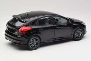 Ford Focus ST Mk2 Panther Black Metallic Minichamps 1:18 110082000 Метал — снимка 3 от 8