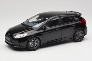 Ford Focus ST Mk2 Panther Black Metallic Minichamps 1:18 110082000 Метал