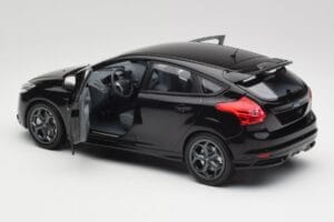 Ford Focus ST Mk2 Panther Black Metallic Minichamps 1:18 110082000 Метал — снимка 5 от 8