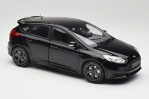 Ford Focus ST Mk2 Panther Black Metallic Minichamps 1:18 110082000 Метал — снимка 6 от 8
